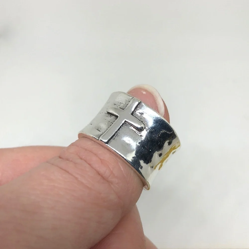 3/$25 Unisex Cross Ring Size 8 Silver Tone